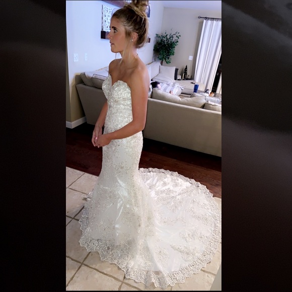 2017 Allure Bridal Gown- never used - Picture 4 of 11